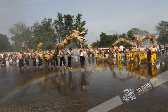 网媒大佬重庆同乘友谊的小船 秀干货谈责任