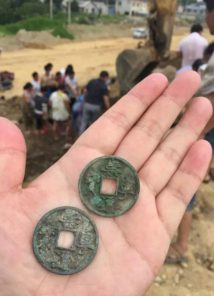 湖南工地现大量南宋古钱 村民组团"淘宝"