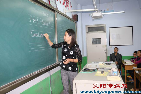 莱阳市实验二中集体听课形式助推新教师专业成