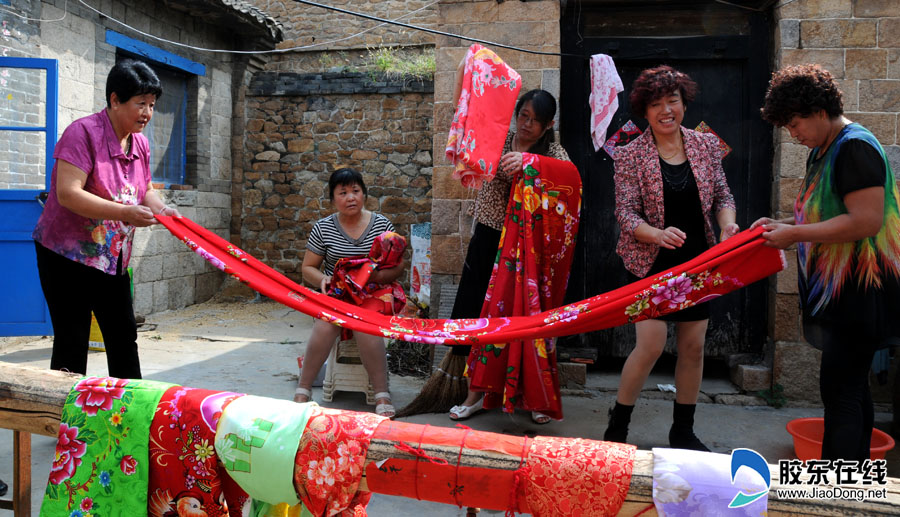 感动瞬间中国古村落的上梁挂红盛典