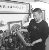 男子28年收藏百件灭火器“寿星”是灭火弹 男子28年收藏百件灭火器“寿星”是灭火弹