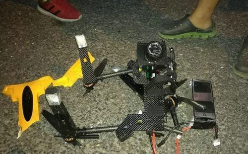 宁波一黑飞无人机坠落砸货车2人受伤_烟台汽