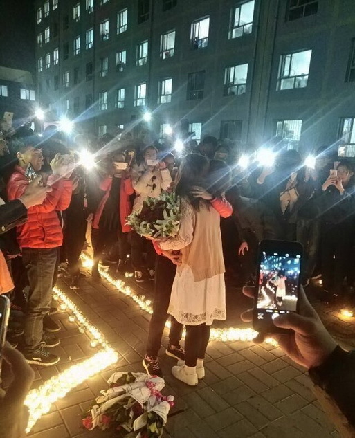 网友纷纷表示:其实不管男女表白,男男表白,还是女女表白,只要是真爱