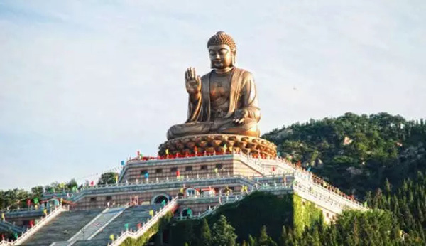 龙口南山景区为国家旅游局升级为aaaaa级旅游景区,世界上最大的铜铸