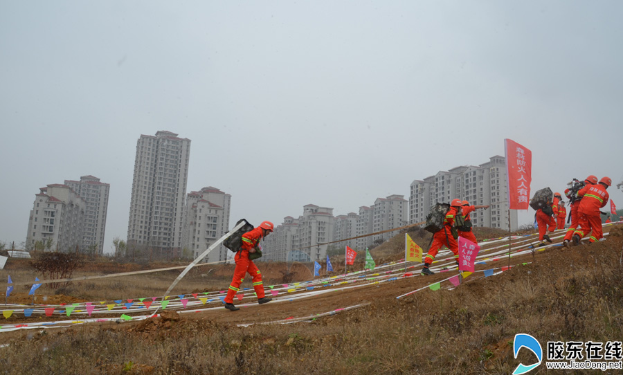 全省森林消防专业队比技能 水泵接力水枪打靶