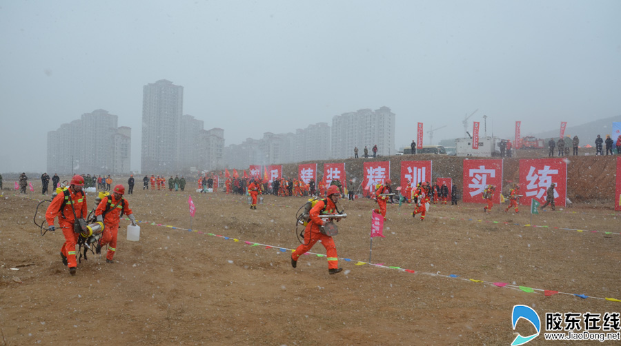 全省森林消防专业队比技能 水泵接力水枪打靶