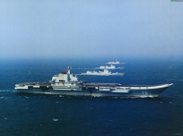 辽宁舰穿台湾海峡遭8艘台军舰跟踪:3艘平行监