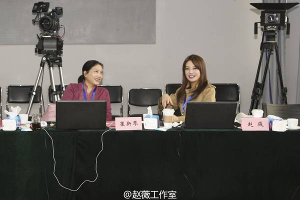 赵薇担任北京电影学院明星考官 与恩师一同监考图片