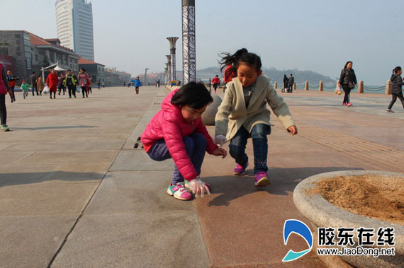 青年路小学一年级一班相约海边公益活动_烟台