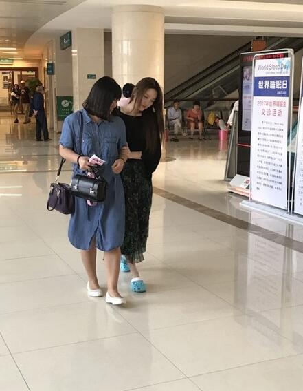 女星金莎从别墅楼梯滚下 紧急送医院治疗 娱乐新闻 烟台新闻网 胶东在