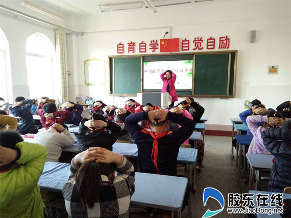 鲁峰小学:预防踩踏事故 确保学生生命安全_烟台教育_胶东在线教育频道