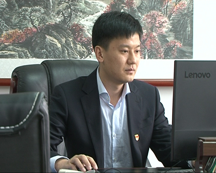 张伟:最美企业家大火中勇救昏迷女孩