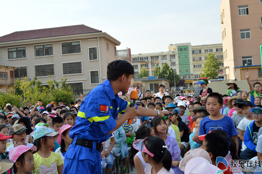 应急消防大讲堂 烟台星海艺校举办地震消防讲座