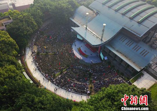 重庆大学毕业季：校长祝学生