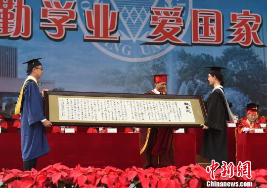 重庆大学毕业季：校长祝学生