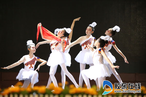 烟台市青少年宫举行飘扬的红领巾文艺演出暨