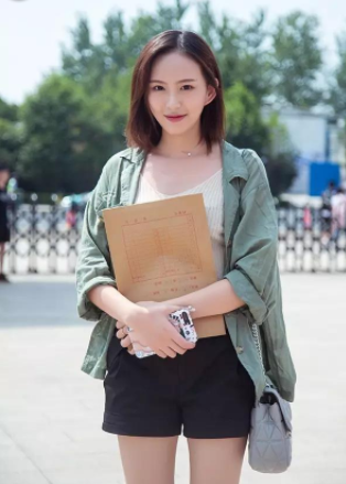 浙江传媒大学报到首日 鲜肉美女云集(图)