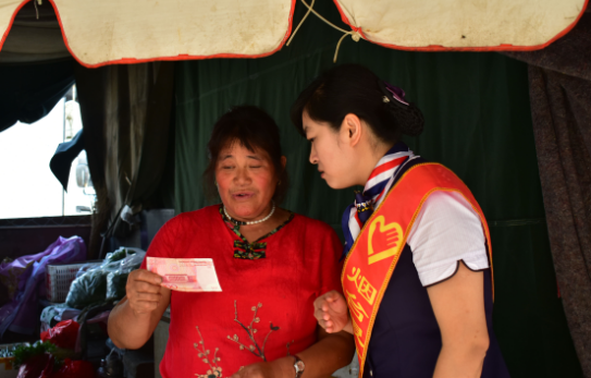 烟台银行牟平支行开展反假币宣传活动