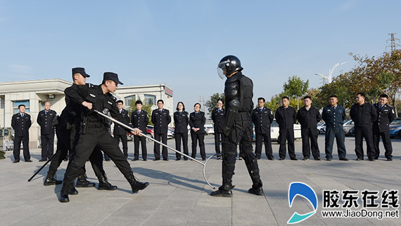 莱州市人民检察院组织反恐防暴培训演练(图)图片