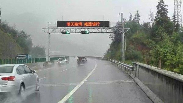 老司机上高速 为啥都爱走这条车道?_烟台汽车