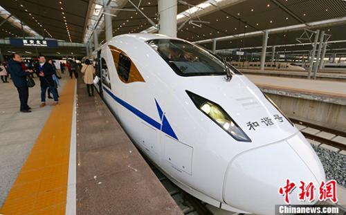 中国铁路职工收入_中铁总上半年亏损幅度创新低客货收入均两位数增长