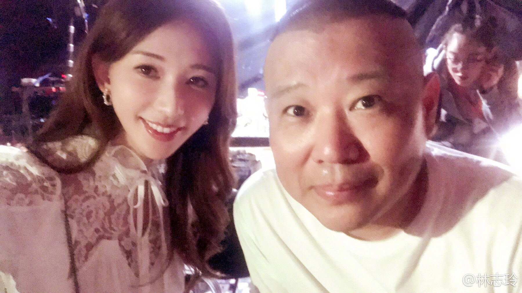 林志玲与郭德纲小岳岳自拍 网友:你被俩大脸包围了