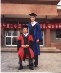 2005年7月王树春与硕士研究生合影