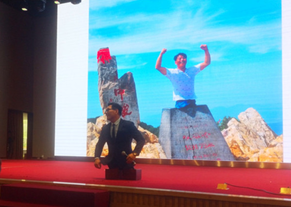 无腿演说家陈州携手吴子钦老师举办烟台超级演讲会