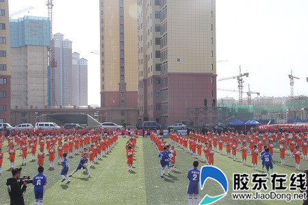 莱山实小参加全国高中足球联赛开幕式