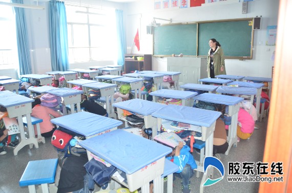 第三实验小学组织防震疏散演练 (3)_副本
