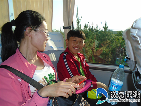 师生亲切互动