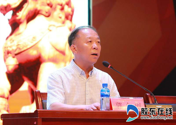 山东工商学院党委副书记郭金创主持活动