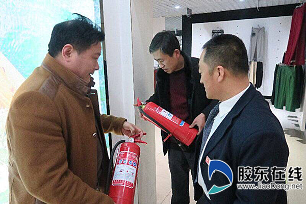 网格员在巡查中发现流动加气点存在安全隐患,安监部门立即赶往现场_副本