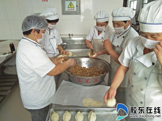 平里店镇中心小学加强食堂从业人员培训,为学生健康成长保驾护航3_副本