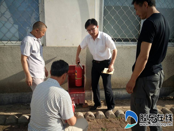 南十里开展假前校园安全隐患排查3_副本