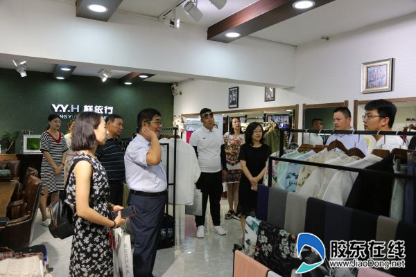 参观服装实训基地