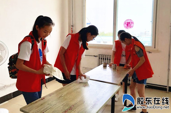 婴儿乐·孝心少年暑期走进敬老院慰问老人