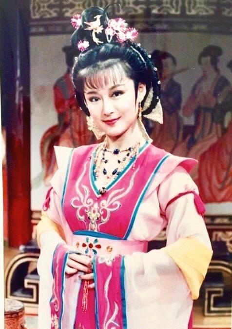 逆天了70岁武则天潘迎紫仍年轻美如少女