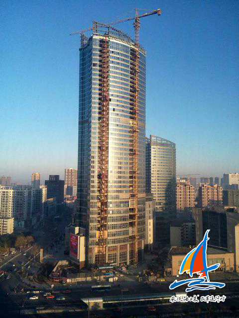 陇海饭店和陇海商城拆迁后,新的商业综合体苏宁广场拔地而起。2014年建设中的苏宁广场