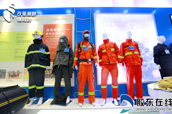 间位芳纶制成军警战训服装、产业工装,集耐高温、阻燃、防静电等优异性能于一体,是保障生命安全的最后一道防线