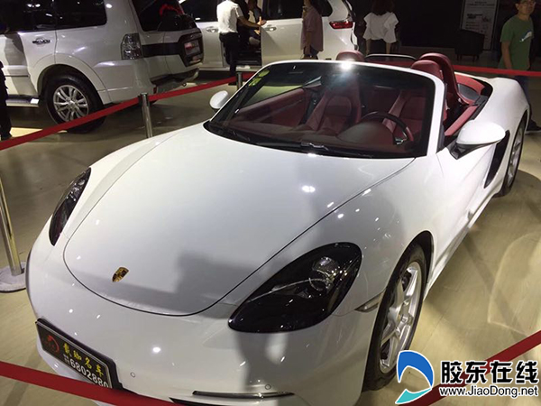 秋季车展的豪车