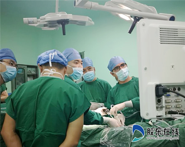 单孔胸腔镜手术创始人到滨医烟台附院学术交流