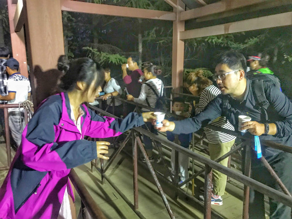 为等待发放姜汤