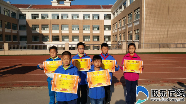 曹家庄小学举行颁奖典礼_副本