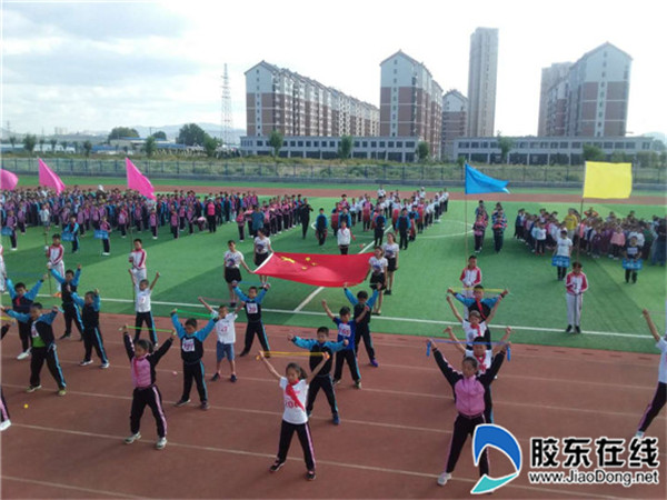 兜余中心小学举行2018年秋季阳光体育运动会1