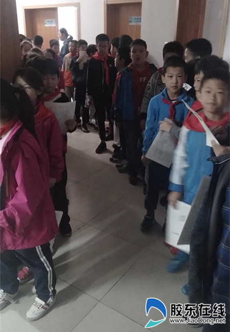 健康体检快乐成长黄海路小学学生举行体检活动_副本