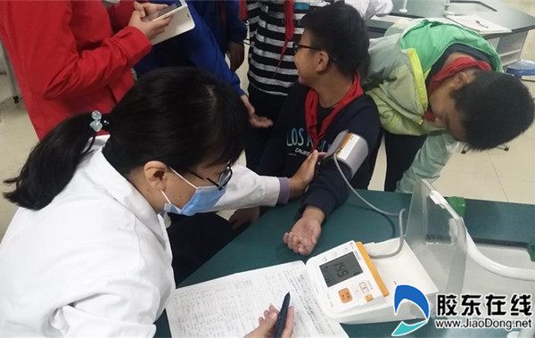 健康体检快乐成长黄海路小学学生举行体检活动1_副本