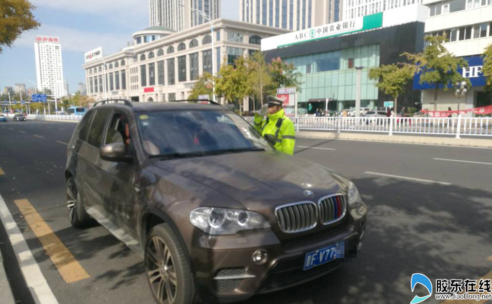民警执法现场