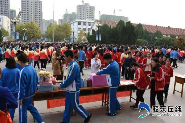 莱阳卫校师生为吕正源捐款