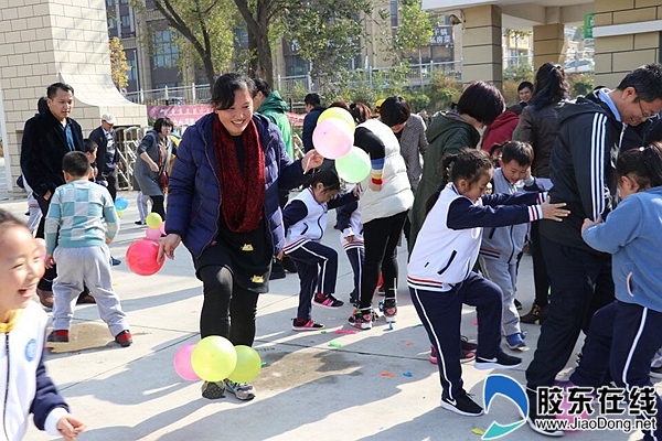 亲子运动会欢乐进行中